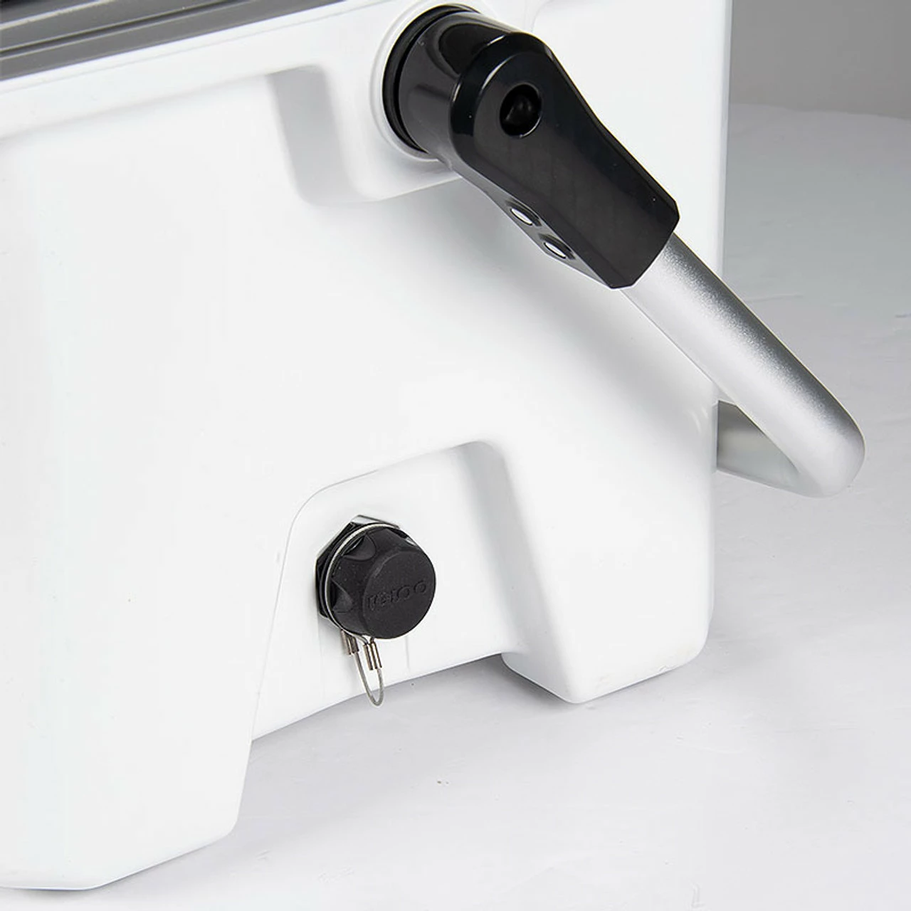 Igloo IMX 24 Super Heavy Duty Fishing Camping Cool Box - Image 7