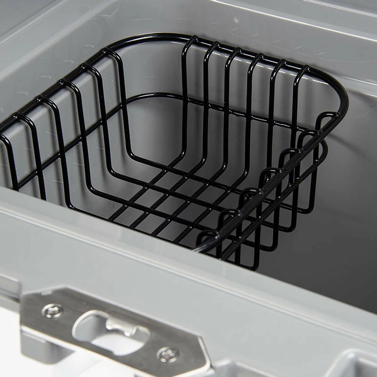 Igloo IMX 24 Super Heavy Duty Fishing Camping Cool Box - Image 6